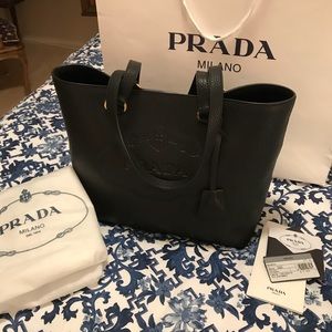 💯AUTH PRADA BLACK LEATHER BAG NWT